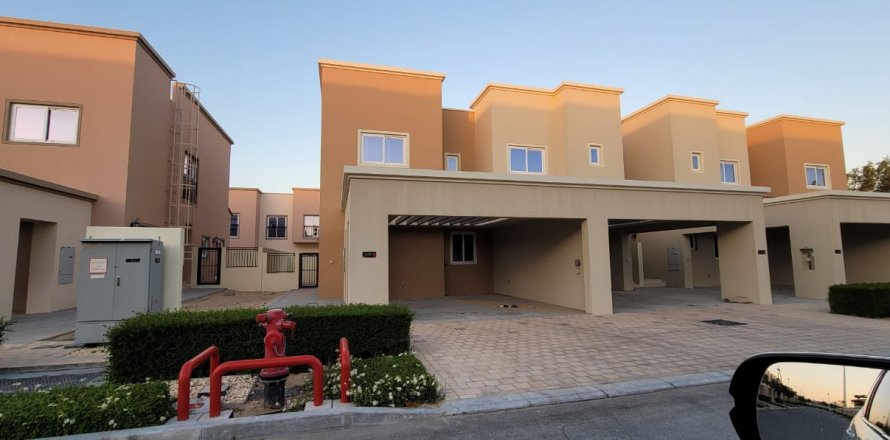 טאונהאוס ב Dubai Land, Dubai, איחוד האמירויות 4 חדרי שינה, 236.9 מ"ר מספר 113619