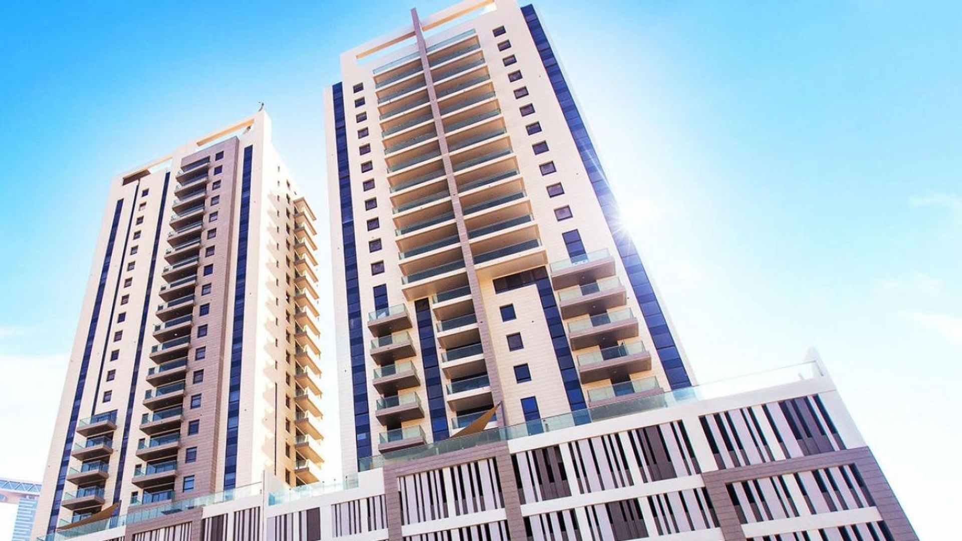 PARKSIDE RESIDENCE