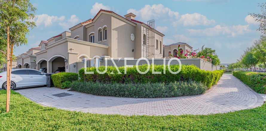 Adosado en Dubai Land, Dubai, EAU 3 dormitorios, 374 m² № 627771