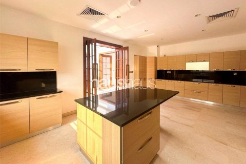 Vila v Emirates Hills, Dubai, SAE 6 ložnice, 860 m² Č.: 625889 - fotografie 12