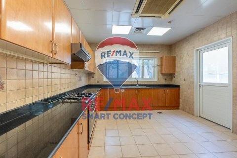 Müüa villa asukohaga Marina Village, Abu Dhabi, AÜE: 5 magamistoaga, 1727.6 m² Nr 447294 - pilt 17