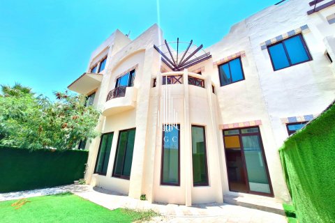 Βίλα σε Al Khalidiya, Abu Dhabi, ΗΑΕ 4 υπνοδωμάτια, 343.7 τ.μ. Αρ. 453567 - φωτογραφία 27