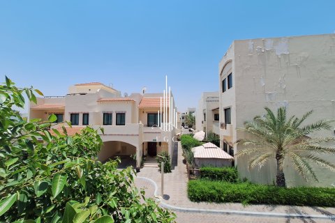 Βίλα σε Al Khalidiya, Abu Dhabi, ΗΑΕ 4 υπνοδωμάτια, 343.7 τ.μ. Αρ. 453567 - φωτογραφία 26