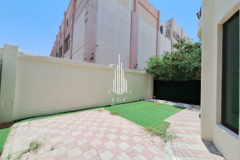 Βίλα σε Al Khalidiya, Abu Dhabi, ΗΑΕ 4 υπνοδωμάτια, 343.7 τ.μ. Αρ. 453567 - φωτογραφία 16