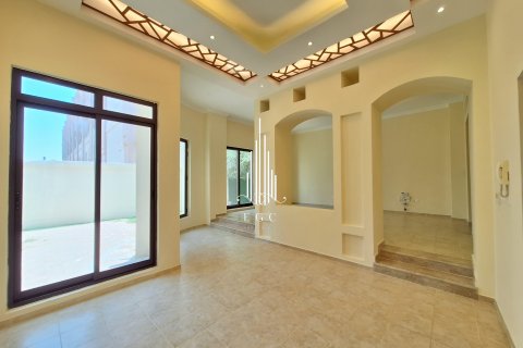 Βίλα σε Al Khalidiya, Abu Dhabi, ΗΑΕ 4 υπνοδωμάτια, 343.7 τ.μ. Αρ. 453567 - φωτογραφία 5