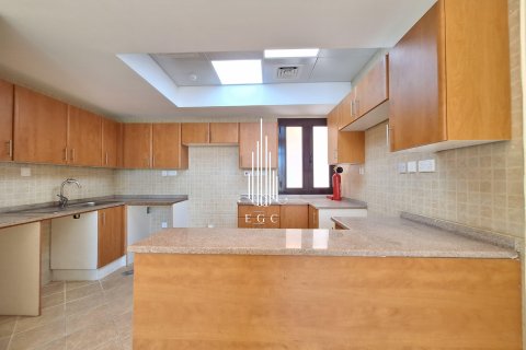 Βίλα σε Al Khalidiya, Abu Dhabi, ΗΑΕ 4 υπνοδωμάτια, 343.7 τ.μ. Αρ. 453567 - φωτογραφία 14