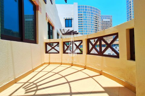 Βίλα σε Al Khalidiya, Abu Dhabi, ΗΑΕ 4 υπνοδωμάτια, 343.7 τ.μ. Αρ. 453567 - φωτογραφία 3