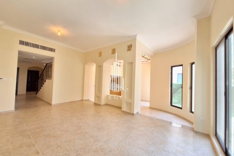Βίλα σε Al Khalidiya, Abu Dhabi, ΗΑΕ 4 υπνοδωμάτια, 343.7 τ.μ. Αρ. 453567 - φωτογραφία 4