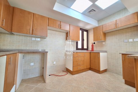 Βίλα σε Al Khalidiya, Abu Dhabi, ΗΑΕ 4 υπνοδωμάτια, 343.7 τ.μ. Αρ. 453567 - φωτογραφία 15