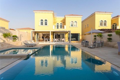 فيلا للبيع في Jumeirah Park، دبي، الإمارات العربية المتحدة 3 غرفة نوم ، 295 متر مربع ، رقم 625163 - صورة 2