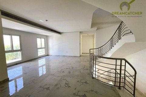 Vila di Al Hamra Village, Ras Al Khaimah, UAE 6 bilik tidur, 731.3 meter persegi № 588711 - foto 4