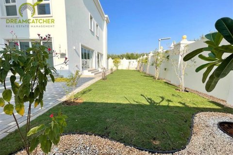 Vila di Al Hamra Village, Ras Al Khaimah, UAE 6 bilik tidur, 731.3 meter persegi № 588711 - foto 8