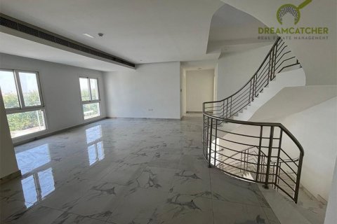 Villa til leje i Al Hamra Village, Ras Al Khaimah, UAE 6 soveværelser, 731.3 kvm № 588712 - foto 5