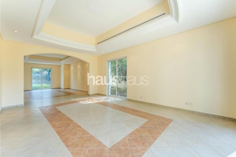 Villa à vendre à Dubai Investment Park, Dubai, EAU 5 chambres, 577 m2 № 625390 - photo 10