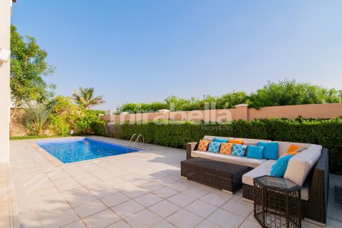 Üürile anda villa asukohaga Jumeirah Golf Estates, Dubai, AÜE: 5 magamistoaga, 759.4 m² Nr 360616 - pilt 10