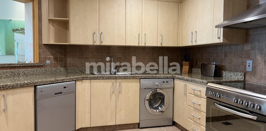 Apartment in Palm Jumeirah, Dubai, UAE 3 bedrooms, 209.6 sq.m. № 360618