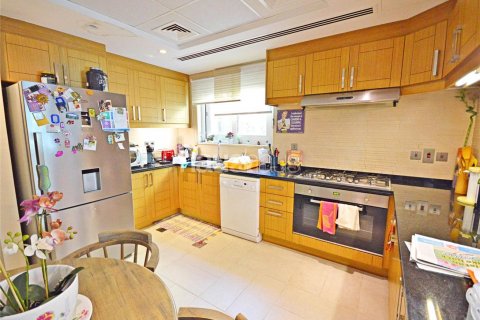 Vila u gradu Jumeirah Park, Dubai, UAE 5 spavaće sobe, 436 m2 Br. 626845 - Slika 8
