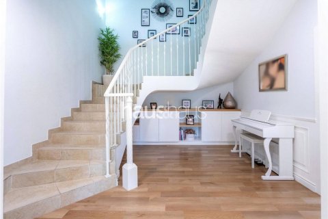 Villa til salgs i Dubai Investment Park, Dubai, Emiratene 6 soverom, 673 kvm Nr. 625284 - Foto 8