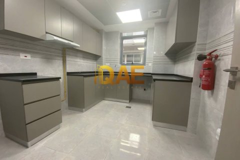 Edificio in vendita a Dubai, EAU 3716.1 mq. № 224820 - foto 29