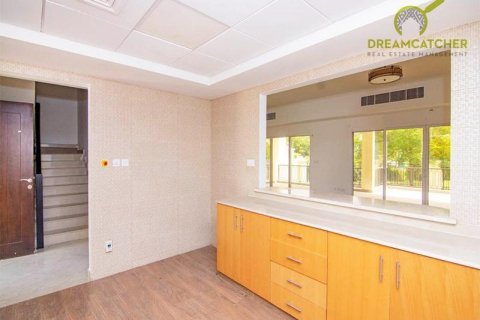 Townhouse de vânzare în Al Hamra Village, Ras Al Khaimah, EAU 4 dormitoare, 371.6 mp.  №454546 - poză 8