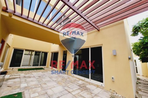Villa til leje i Al Raha Gardens, Abu Dhabi, UAE 5 soveværelser, 585.3 kvm № 451430 - foto 2