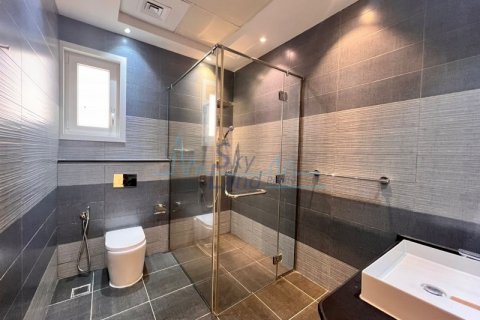 Villa para arrendamento em Umm Suqeim, Dubai, EAU 5 quartos, 604 m2 № 576757 - foto 22