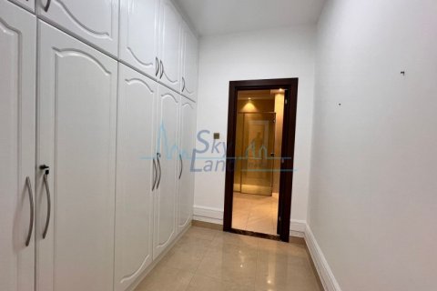 Villa para arrendamento em Umm Suqeim, Dubai, EAU 5 quartos, 604 m2 № 576757 - foto 14