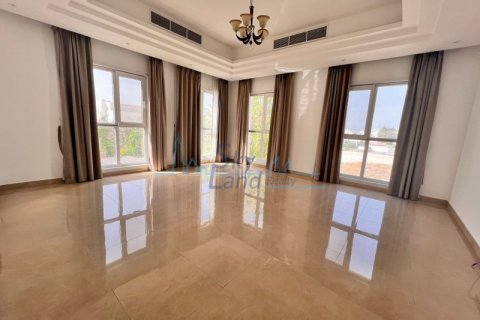 Villa para arrendamento em Umm Suqeim, Dubai, EAU 5 quartos, 604 m2 № 576757 - foto 21