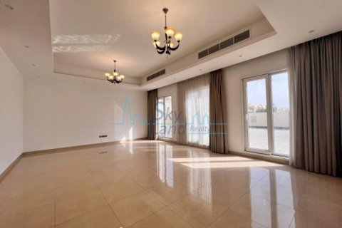Villa para arrendamento em Umm Suqeim, Dubai, EAU 5 quartos, 604 m2 № 576757 - foto 17