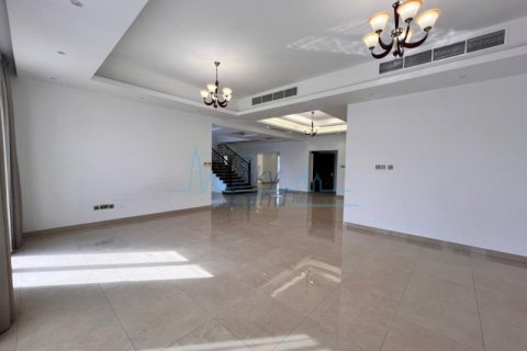 Villa para arrendamento em Umm Suqeim, Dubai, EAU 5 quartos, 604 m2 № 576757 - foto 15