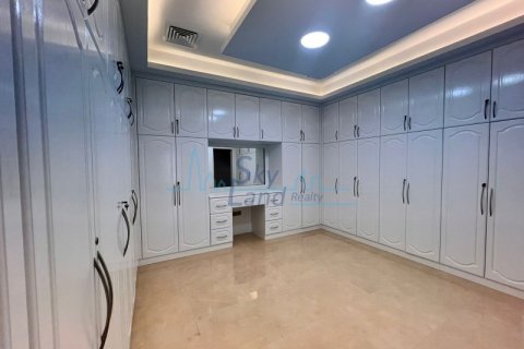 Villa para arrendamento em Umm Suqeim, Dubai, EAU 5 quartos, 604 m2 № 576757 - foto 26