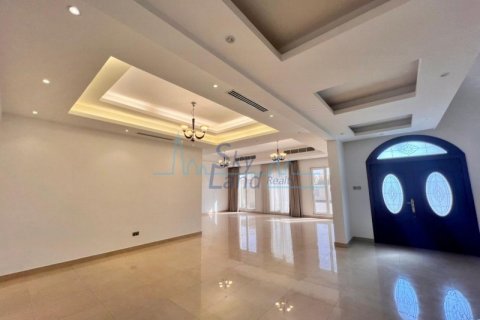 Villa para arrendamento em Umm Suqeim, Dubai, EAU 5 quartos, 604 m2 № 576757 - foto 3