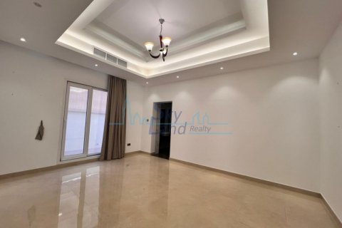 Villa para arrendamento em Umm Suqeim, Dubai, EAU 5 quartos, 604 m2 № 576757 - foto 4