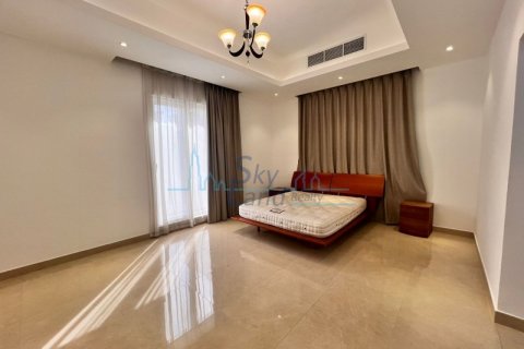 Villa para arrendamento em Umm Suqeim, Dubai, EAU 5 quartos, 604 m2 № 576757 - foto 28
