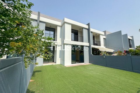 Adosado en Motor City, Dubai, EAU 4 dormitorios, 270 m² № 626777