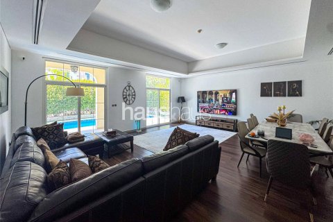 Vilë në Motor City, Dubai, Emiratet e Bashkuara Arabe 5 dhoma gjumi, 452 m2. № 626778 - Foto 4
