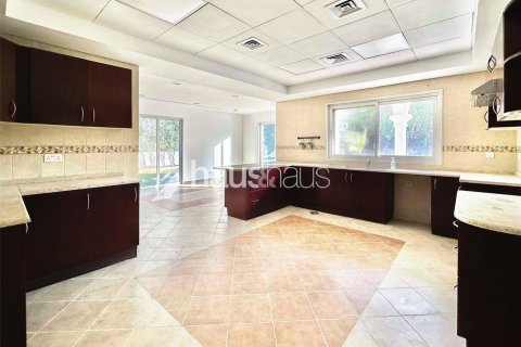 Vilë në Dubai Investment Park, Emiratet e Bashkuara Arabe 5 dhoma gjumi, 577 m2. № 625442 - Foto 8