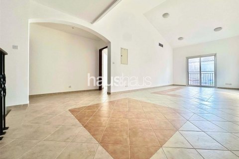 Vilë në Dubai Investment Park, Emiratet e Bashkuara Arabe 5 dhoma gjumi, 577 m2. № 625442 - Foto 9