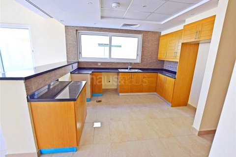 Villa in Jumeirah Park, Dubai, UAE 4 bedrooms, 386 sq.m. № 625202 - photo 2