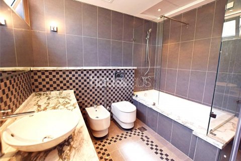 Villa in Jumeirah Park, Dubai, UAE 4 bedrooms, 386 sq.m. № 625202 - photo 9