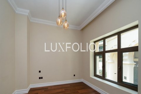 Apartment in Downtown Dubai (Downtown Burj Dubai), UAE 3 bedrooms, 355 sq.m. № 627778 - photo 19