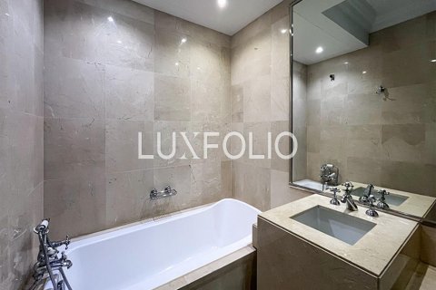 Apartment in Downtown Dubai (Downtown Burj Dubai), UAE 3 bedrooms, 355 sq.m. № 627778 - photo 18