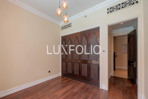Apartment in Downtown Dubai (Downtown Burj Dubai), UAE 3 bedrooms, 355 sq.m. № 627778 - photo 17