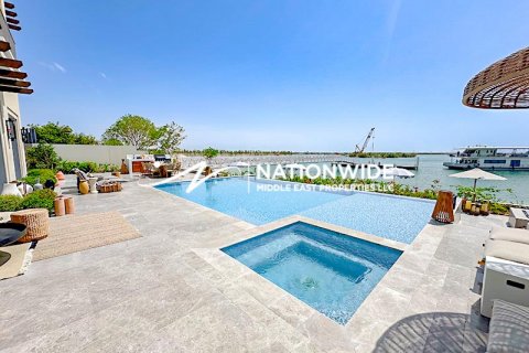 Villa in Abu Dhabi, UAE 7 bedrooms, 516 sq.m. № 595894