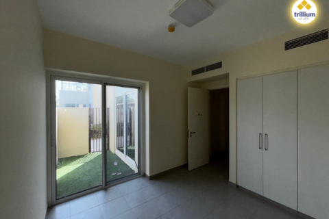 Townhouse in Dubai South (Dubai World Central), Dubai, UAE 3 bedrooms, 219.6 sq.m. № 577231 - photo 12