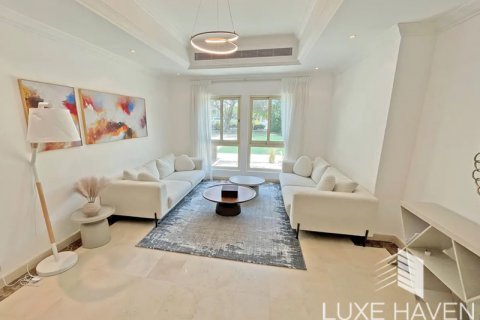 Villa te huur in Jumeirah Islands, Dubai, VAE 4 slaapkamers, 490.99 vr.m., nr 366854 - foto 8