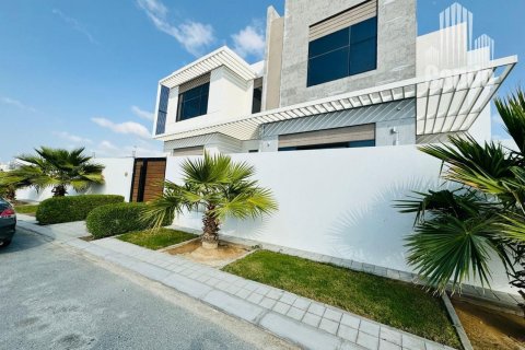 Villa til leje i Al Quoz, Dubai, UAE 5 soveværelser, 997.7 kvm № 577087 - foto 16