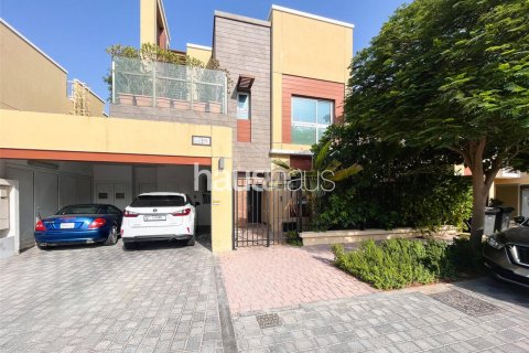 Villa in Al Barsha, Dubai, UAE 3 bedrooms, 286 sq.m. № 625928