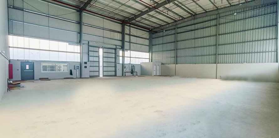 Magacin u Dubai, UAE 1499.3 m2 Br. 481195