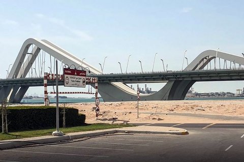 Between Two Bridges - Foto 1